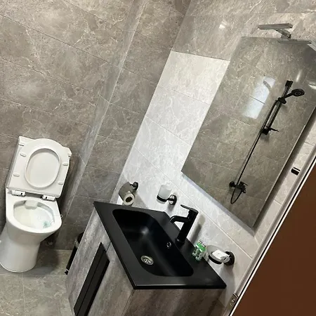 The Hillside Къща за гости 4*