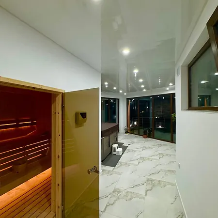 The Hillside Къща за гости 4*