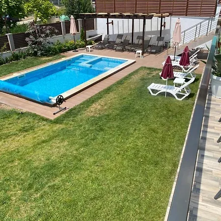 The Hillside Къща за гости 4*